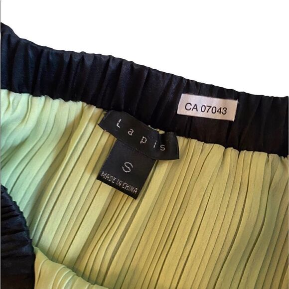 EUC Lapis black A Line skirt with green underlay - Picture 4 of 9